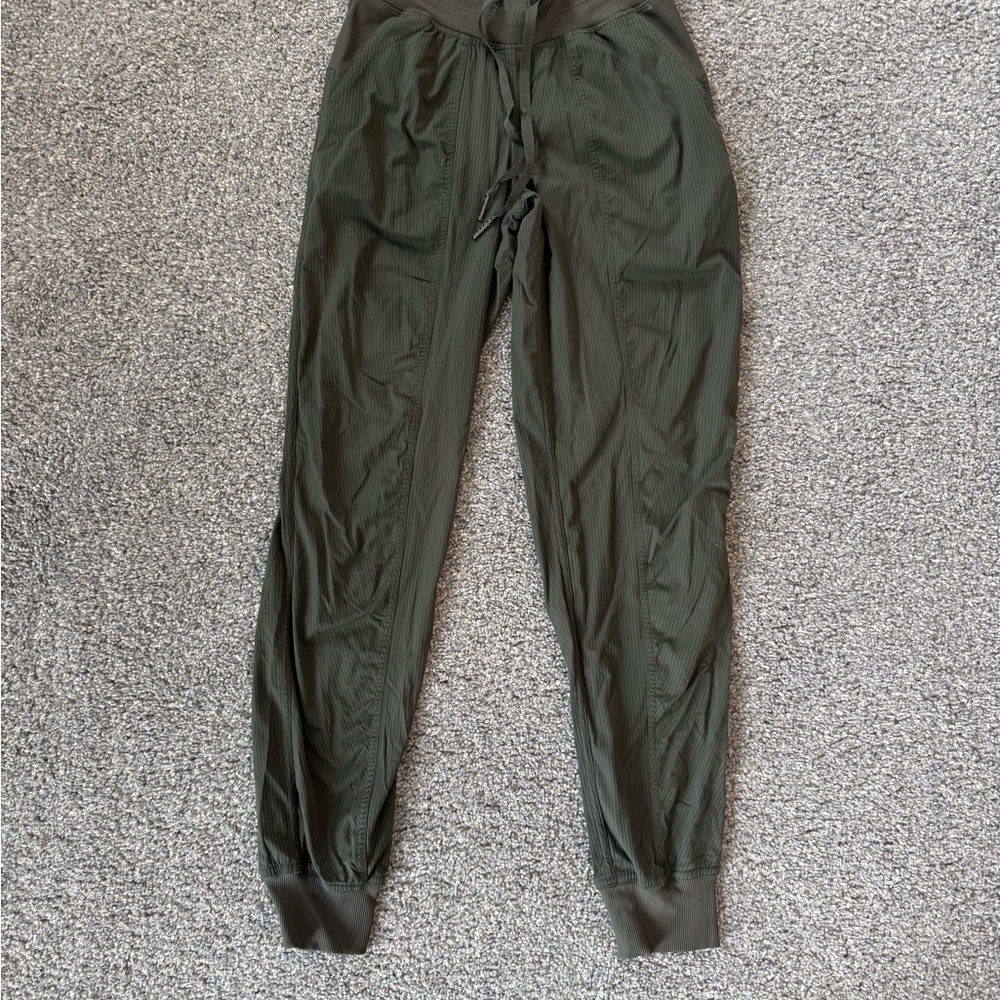Lululemon Dance Studio Mid-Rise Jogger Pants size 0